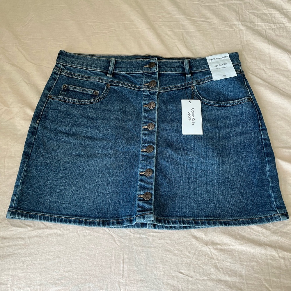Calvin Klein. Jean skirt. New.